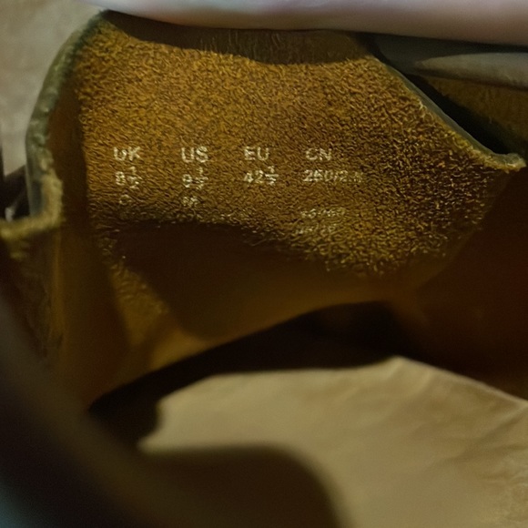 Clarks Wallabees Low in Beeswax
